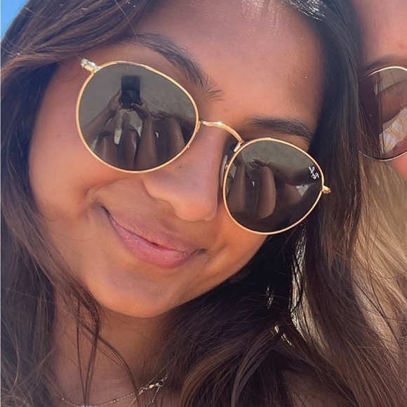 Ray-Ban Gold Frame Sunglasses with Dark Lenses - Picture 3 of 4